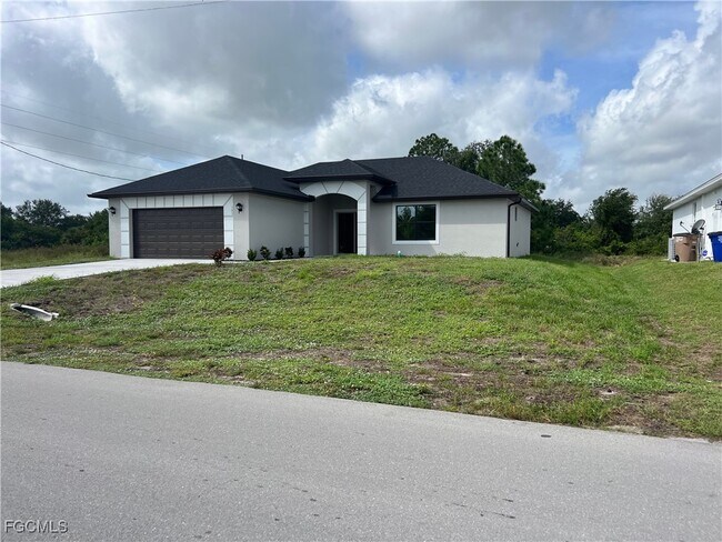 Building Photo - 1302 Sunniland Blvd Rental