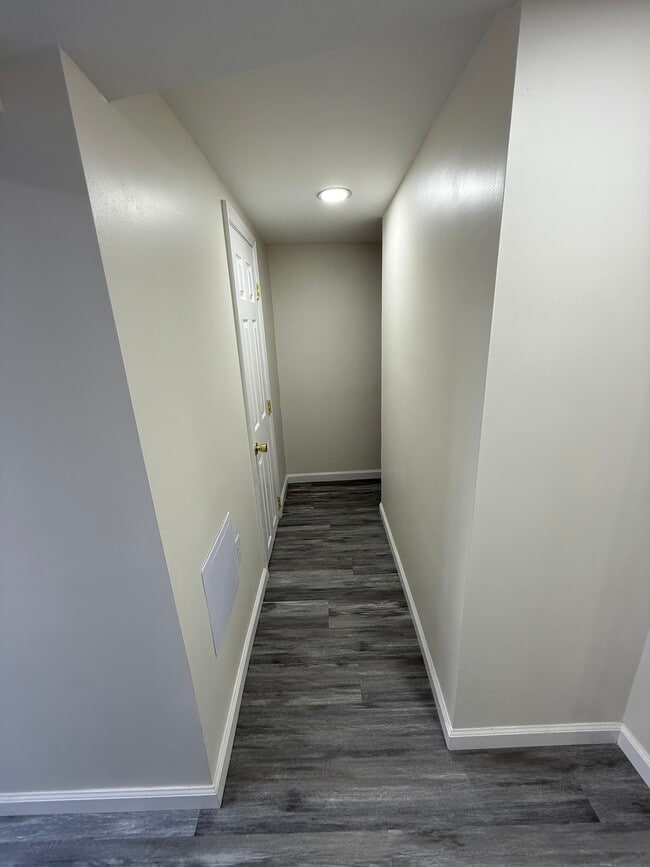 4221 71st Ave Unidad Basement