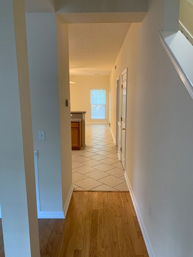 Photo - 81 Falkland Ave