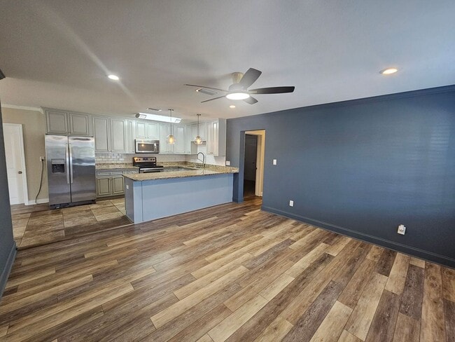 Photo - Exquisite 4Bed/2Ba Home in The Cove! *1/2 Off Security Deposit for Active-Duty Military!!*
