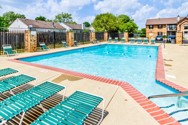 Swimming Pool at Cedar Ridge Apartments