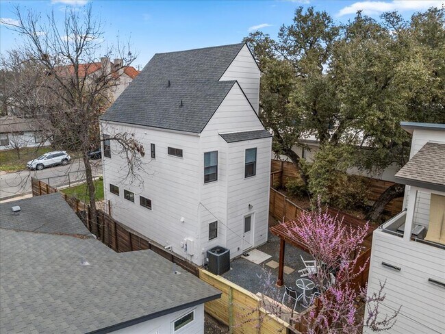 Photo - 115 Havana St