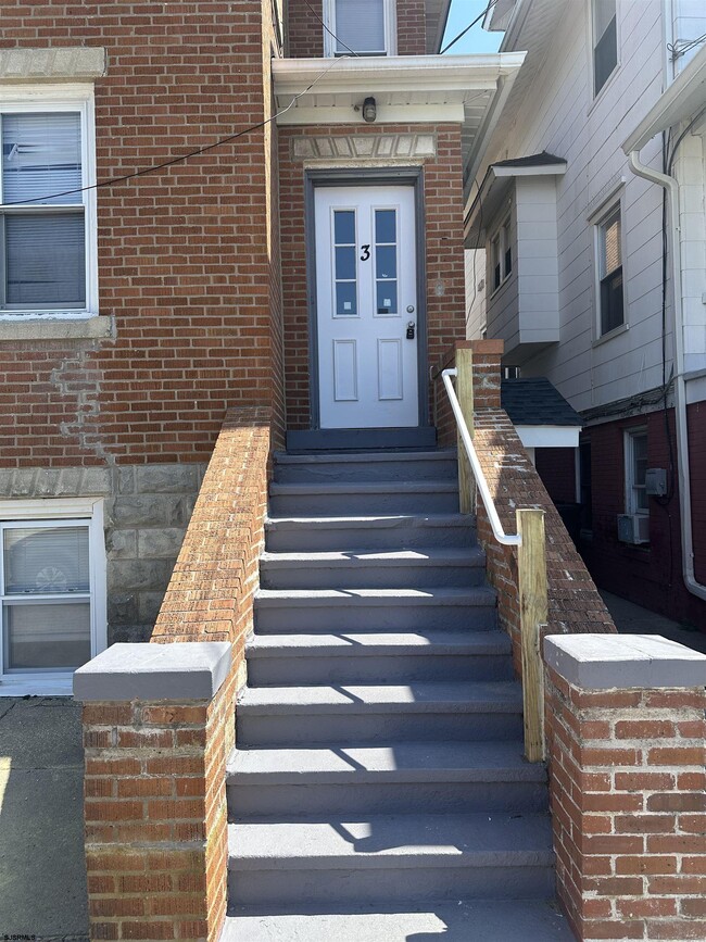 Building Photo - 9 N Rosborough Ave Unit 3