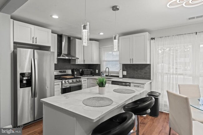 Photo - 124 Pennypacker Dr