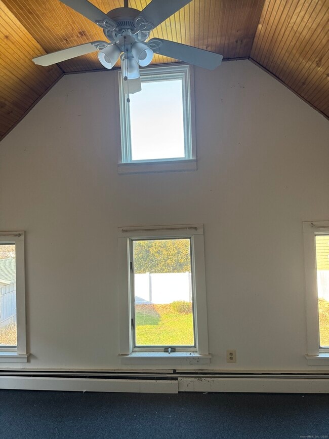 Photo - 64 Thompson St