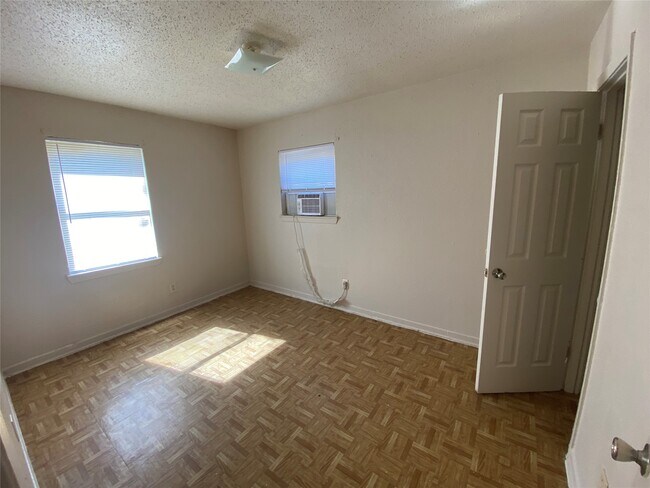 Photo - 4211 Rockingham St