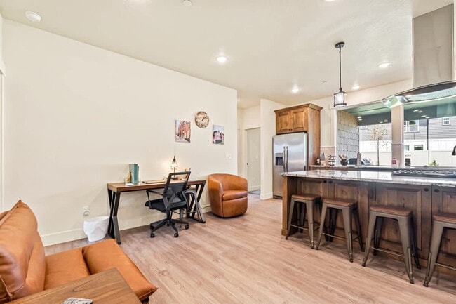 Building Photo - 303 CM Rdg Ln Unit ID1460952P