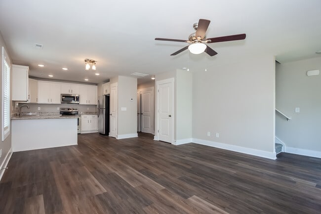 Photo - 607 N Scruggs St