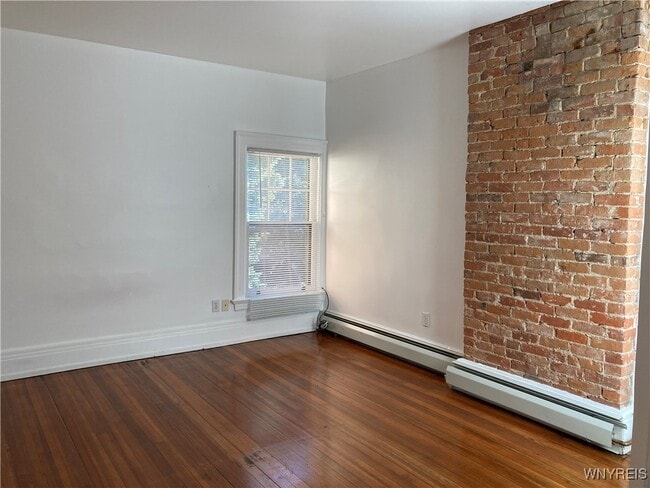 Photo - 451 Franklin St