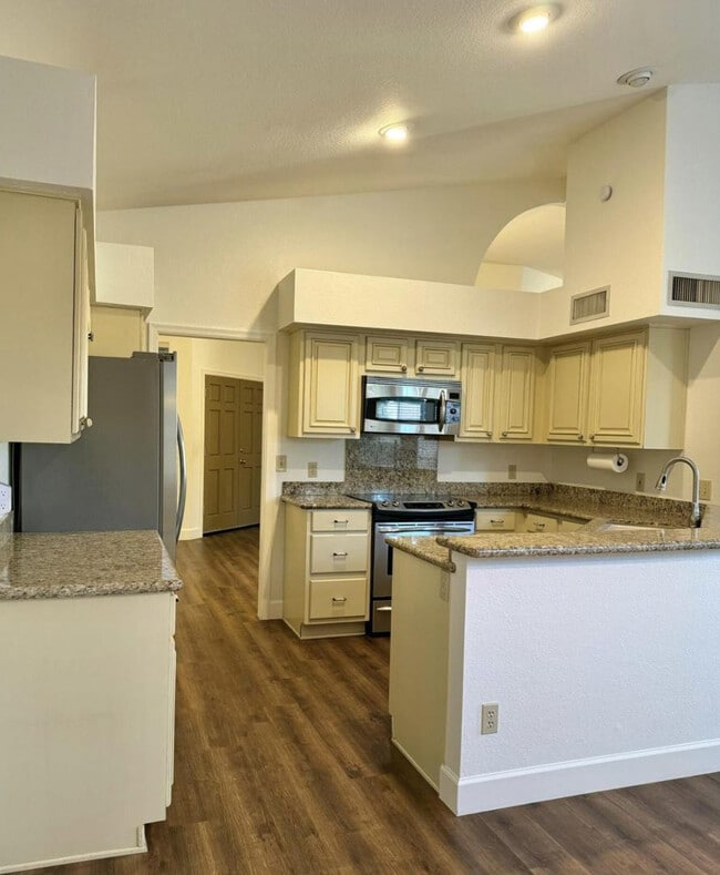 Building Photo - 313 W Monte Cristo Ave