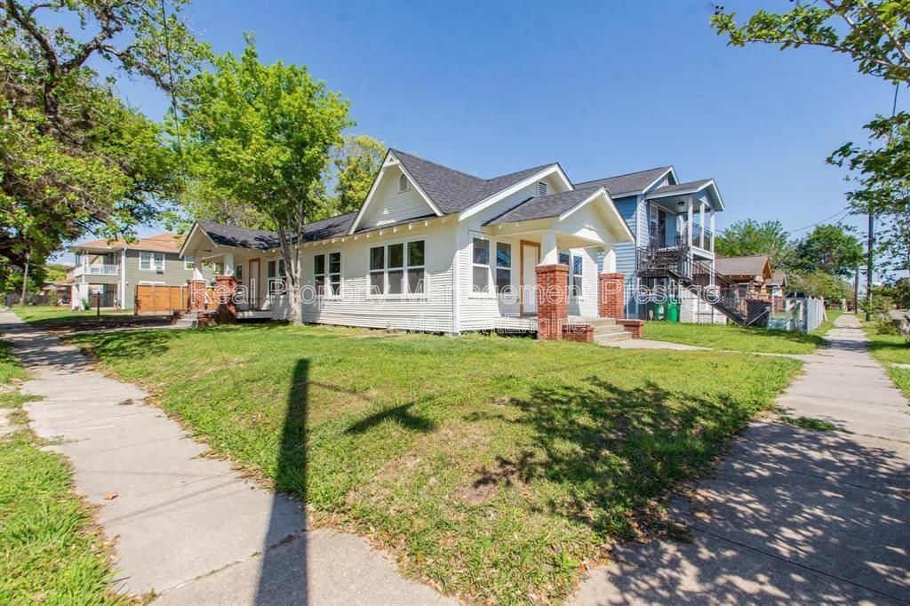 Photo - 310 W James Ave