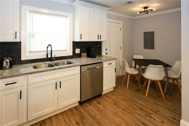 Photo - 1809 Vesta Ave