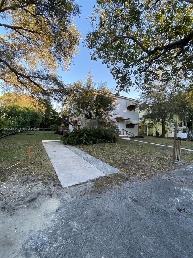Photo - 11701 NE 11th Pl Unidad 1