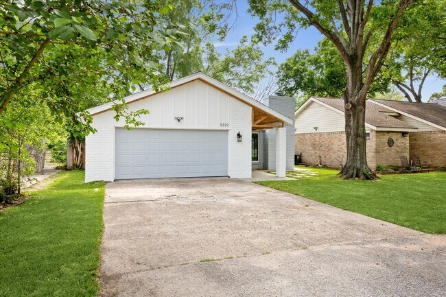 Photo - 9319 Carousel Ln