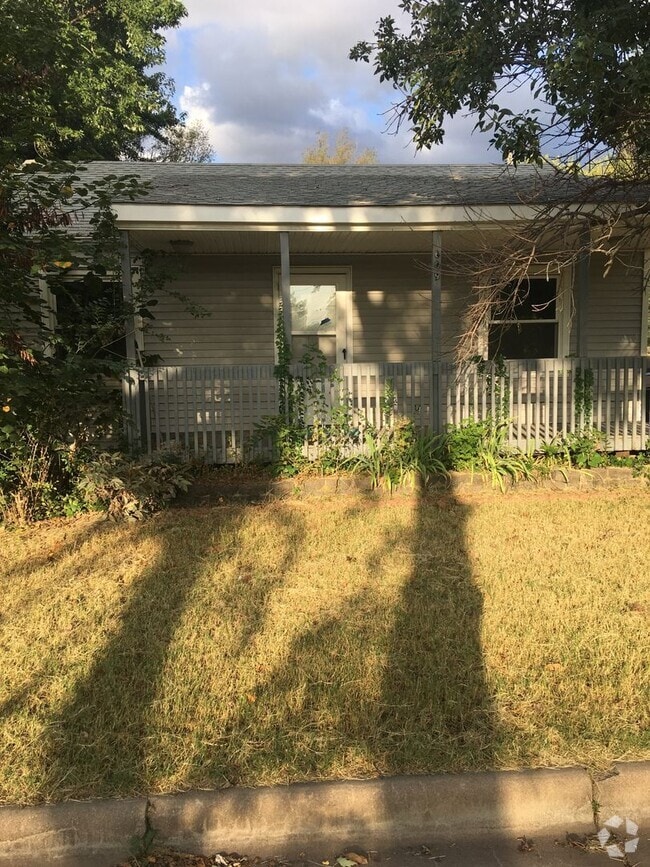 Building Photo - $795 - 2 bed 1 bath - Single Family Home