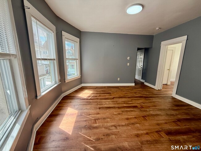 Photo - 202 6th St Unit 2nd Fl