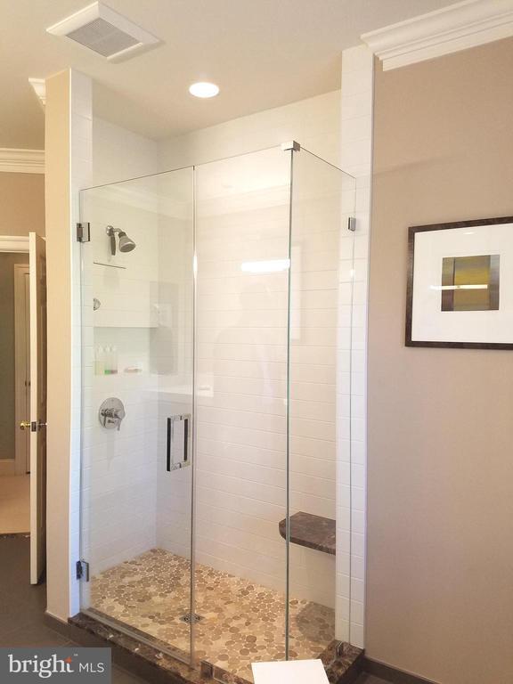 Photo - 2003 Mayfair McLean Ct