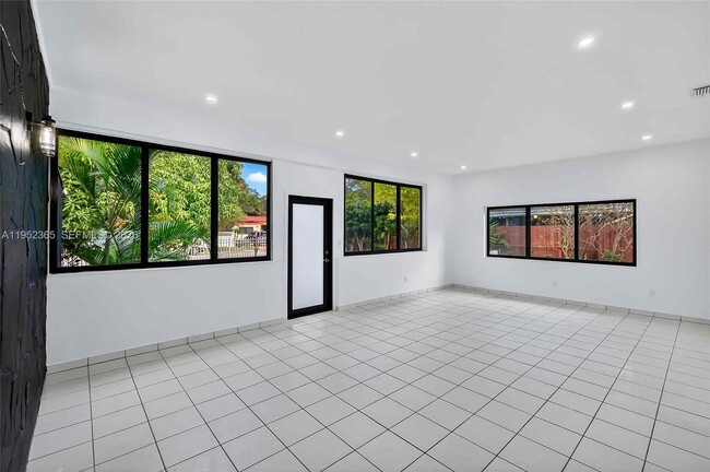 Photo - 524 NE 160th Terrace