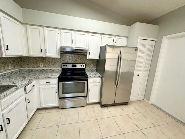 Photo - Beautiful open 2/2 Near UCF