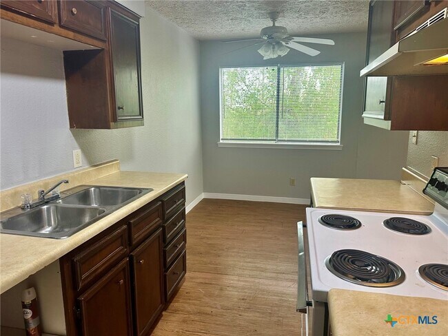 Photo - 1103 Hillyer St