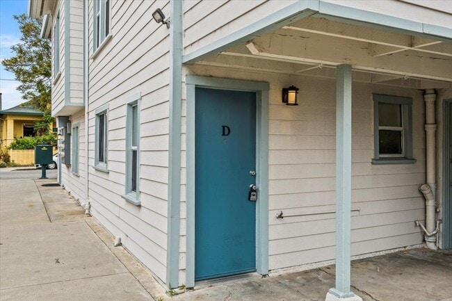 Photo - Updated 1 bed / 1 bath, conveniently located on the Westside, near the beach, UCSC & downtown Unit D