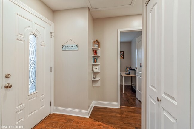 Photo - 2043 University Dr