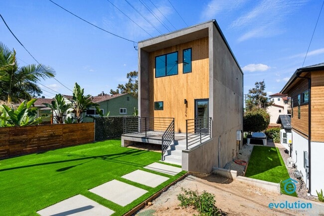 2206 Pentuckett Ave