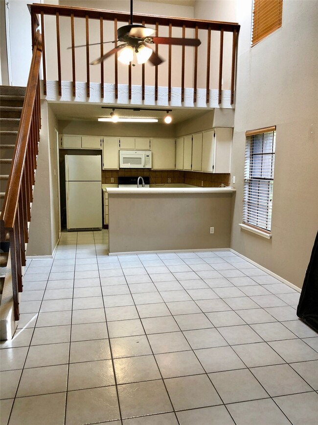 Building Photo - 2611 Grants Lake Blvd Unit 205