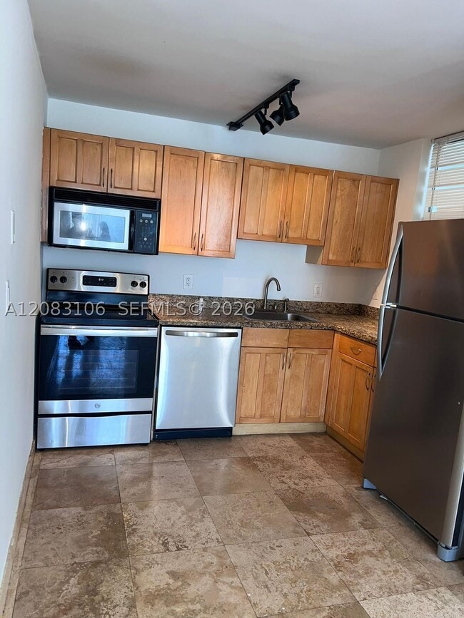 Building Photo - 1801 S Treasure Dr Unit 429