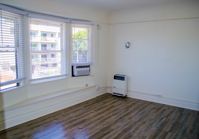 Photo - 836 S Burlington Ave Unit 4