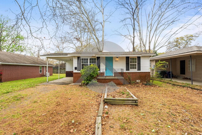 Building Photo - 2013 Independence St