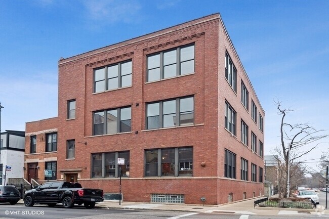 Building Photo - 1834 W North Ave Rental