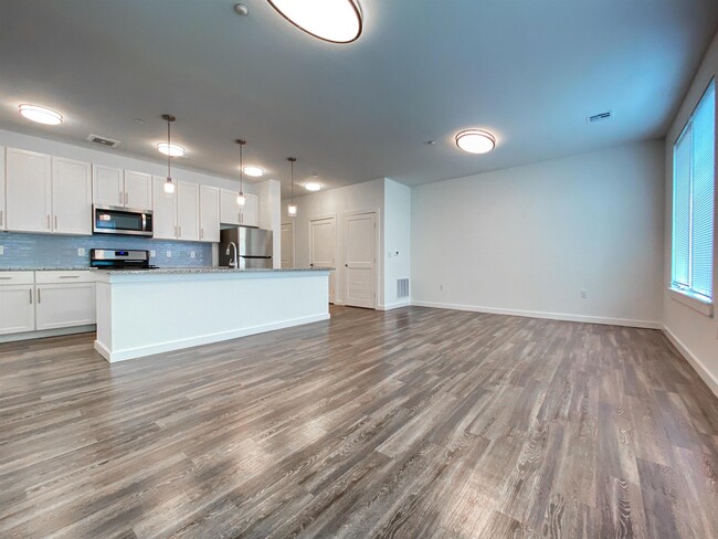 Photo - 4 Orient Ave Unidad 505