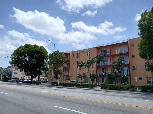 Building Photo - 6200 W Flagler St Unit 208