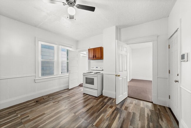 Photo - 8302 Sowinski Ave Unidad Lower