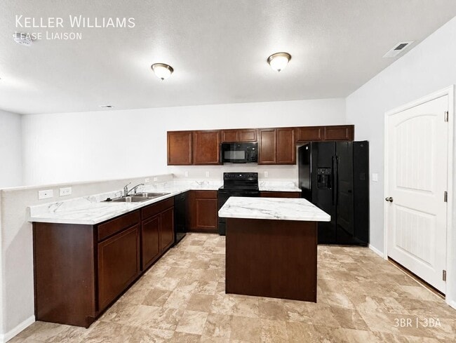 Photo - 7689 Grand Fir Point