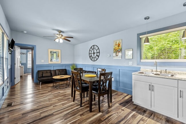 Photo - 2110 Las Flores Ln