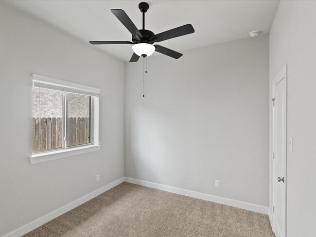 Photo - 222 Amaranth Wy