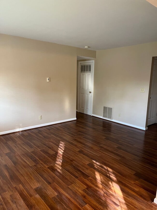 Photo - 2 Bedrooms, 1.5 bath w/ Carport Unit 12