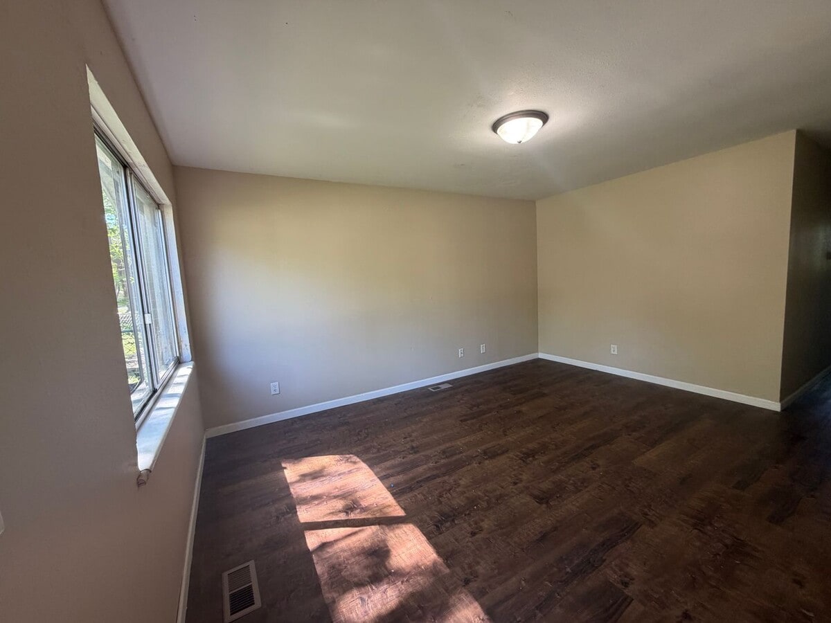 Photo - 1109 Austin Dr