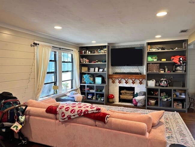 Photo - 1716 Victory Ave
