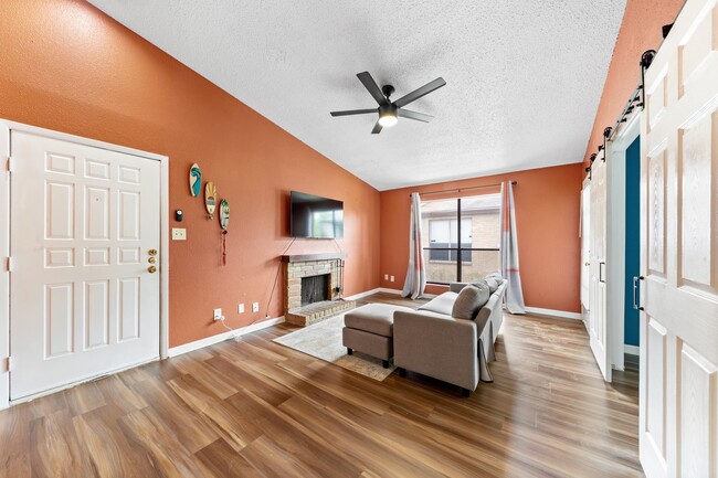 Building Photo - 2120 Wilcrest Dr Unit 229