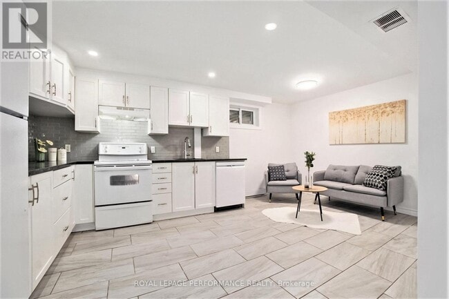 Photo - 33 Majestic Dr