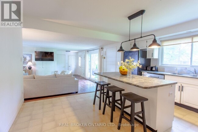 Photo - 1880 Glen Oak Ln