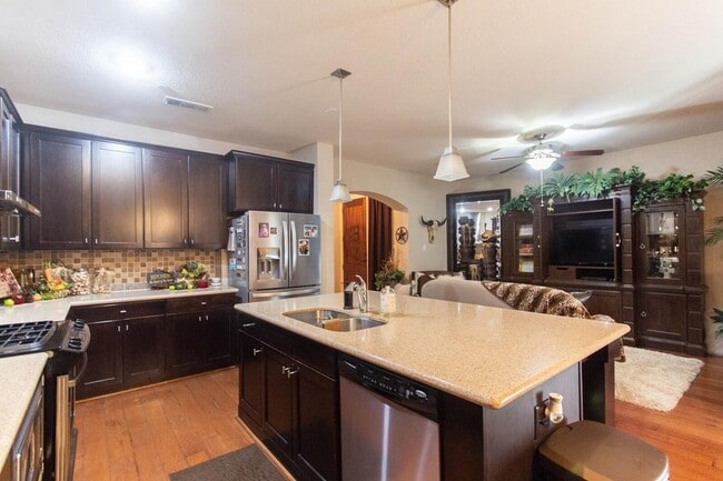 Photo - 1605 Brook Glen Dr