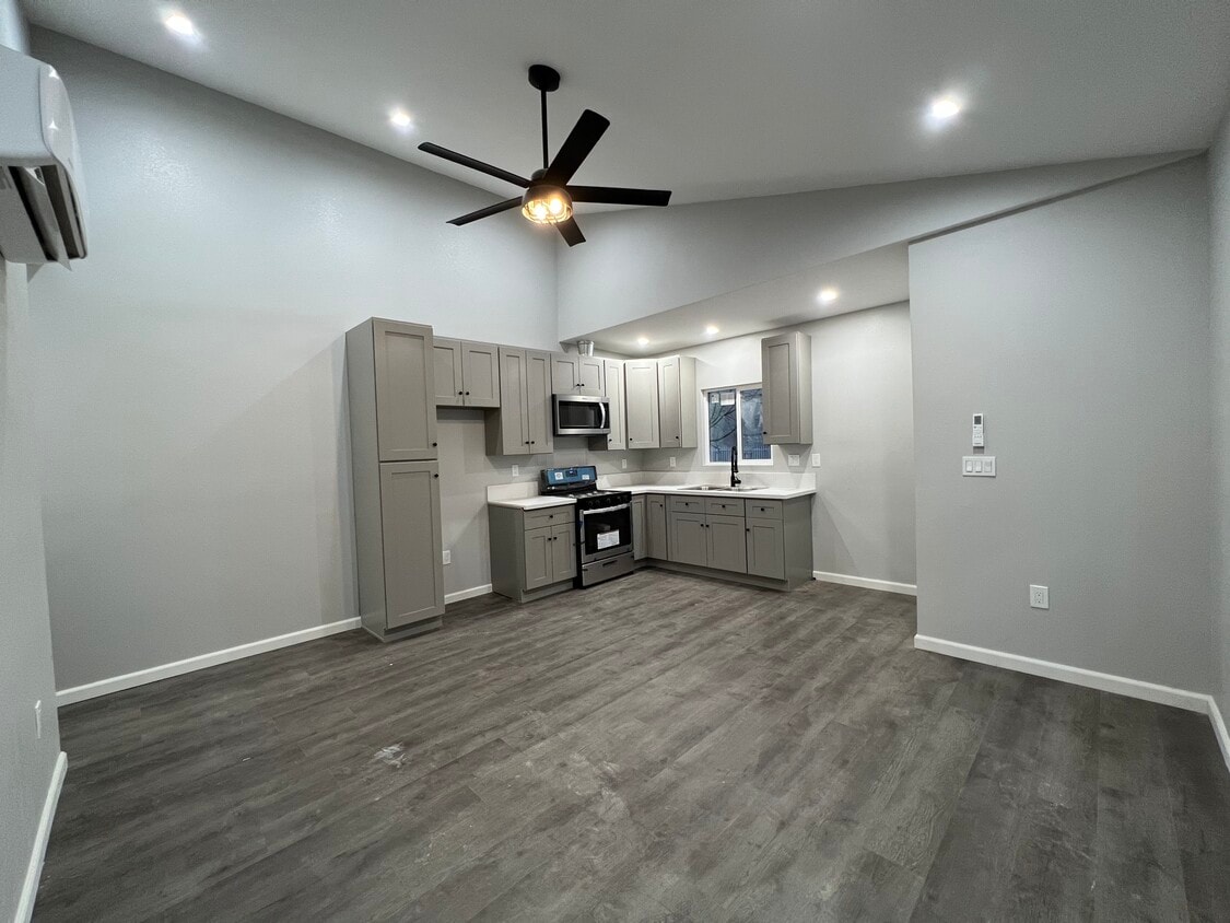 Photo - 1750 W 82nd St (Los Angeles, CA)