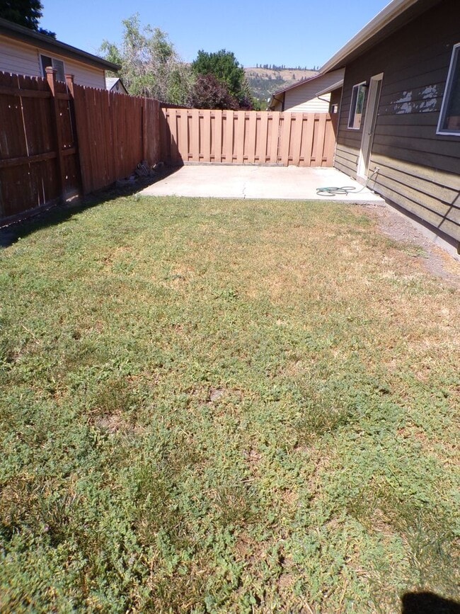 2228 Jakob Ave