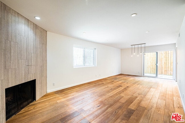 Building Photo - 1011 5th St Unit 4 Rental