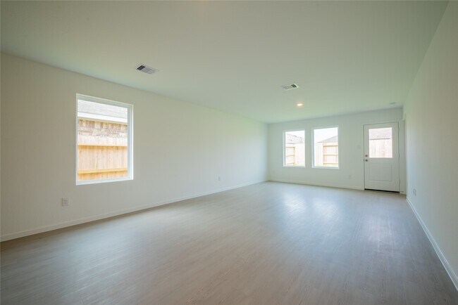 Photo - 6147 Sunburst Scarlet St
