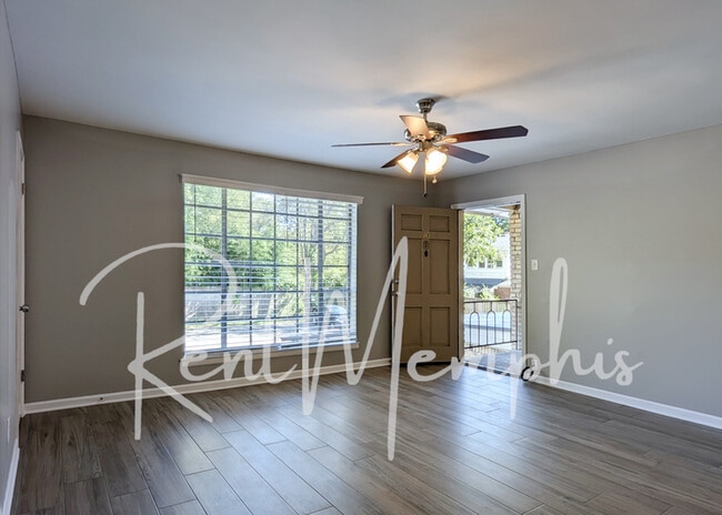 Building Photo - 358 E Pkwy N Unit Apt 10